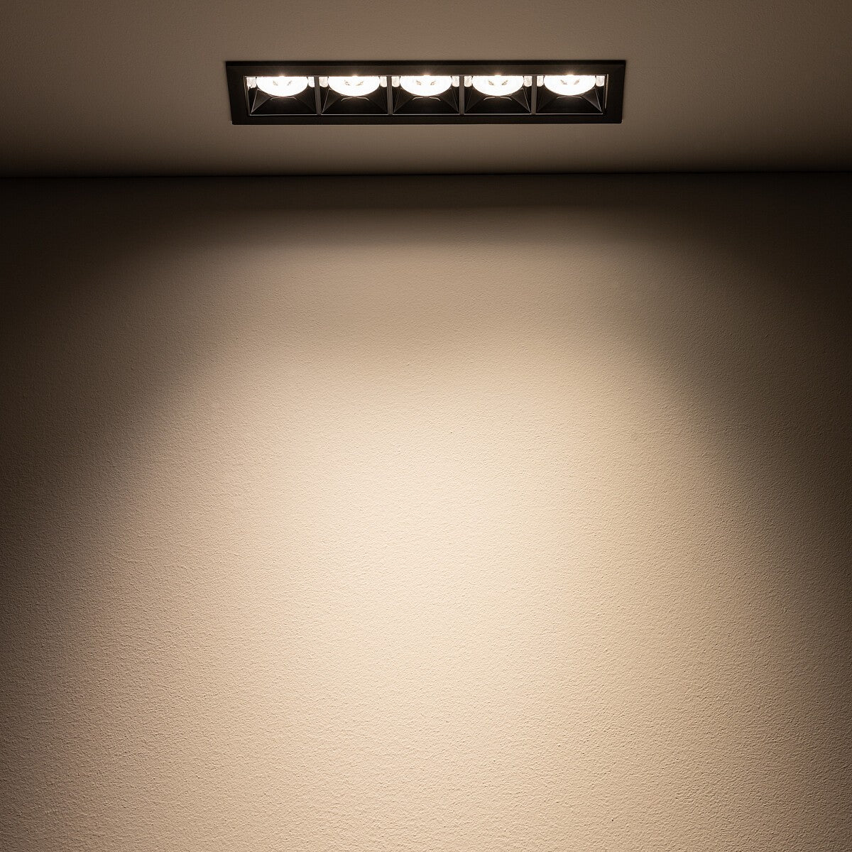 Nowodvorski Lampa downlights podtynkowa MIDI LED RECESSED 20W 50/60Hz - Aluminium lakierowane - Czarny I 10062 - lampa włączona