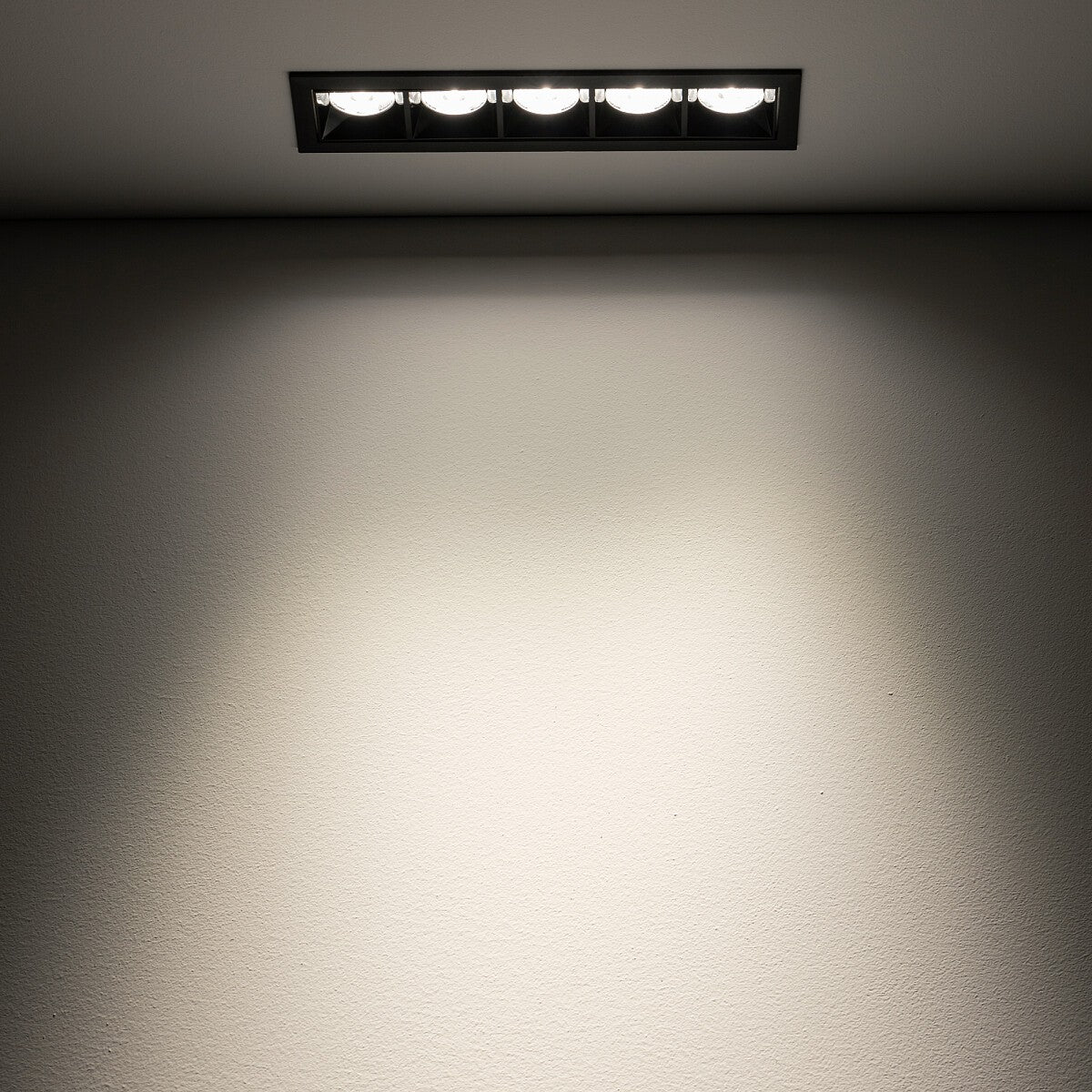 Nowodvorski Lampa downlights podtynkowa MIDI LED RECESSED 20W 50/60Hz - Aluminium lakierowane - Czarny II 10065 - lampa włączona