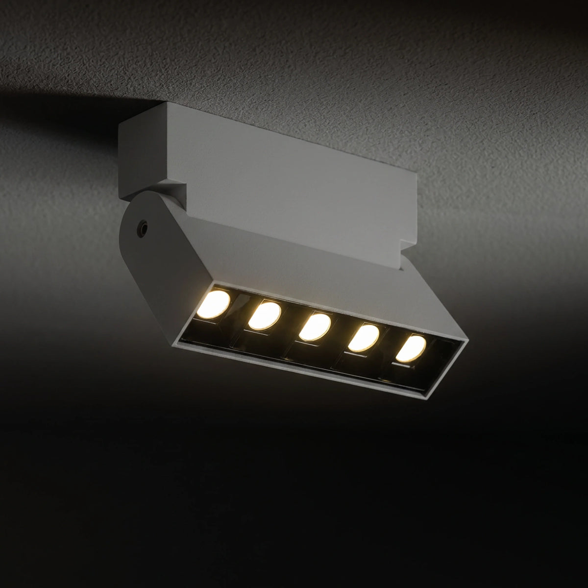 Nowodvorski Lampa downlights natynkowa FOCUS MINI LED 10W 50/60Hz - Aluminium lakierowane - Biały II 10070 - lampa włączona
