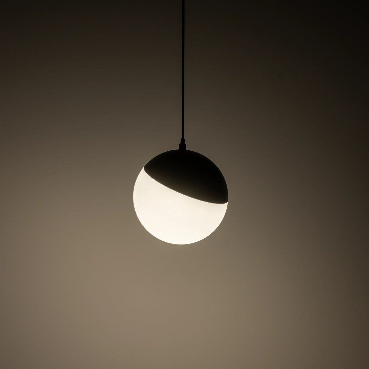 Nowodvorski System szynowy LVM LID LED 8W 1-obwodowy niskonapięciowy 48V LVM Lampa LED 8W - Aluminium lakierowane - Czarny II 10153 - lampa włączona