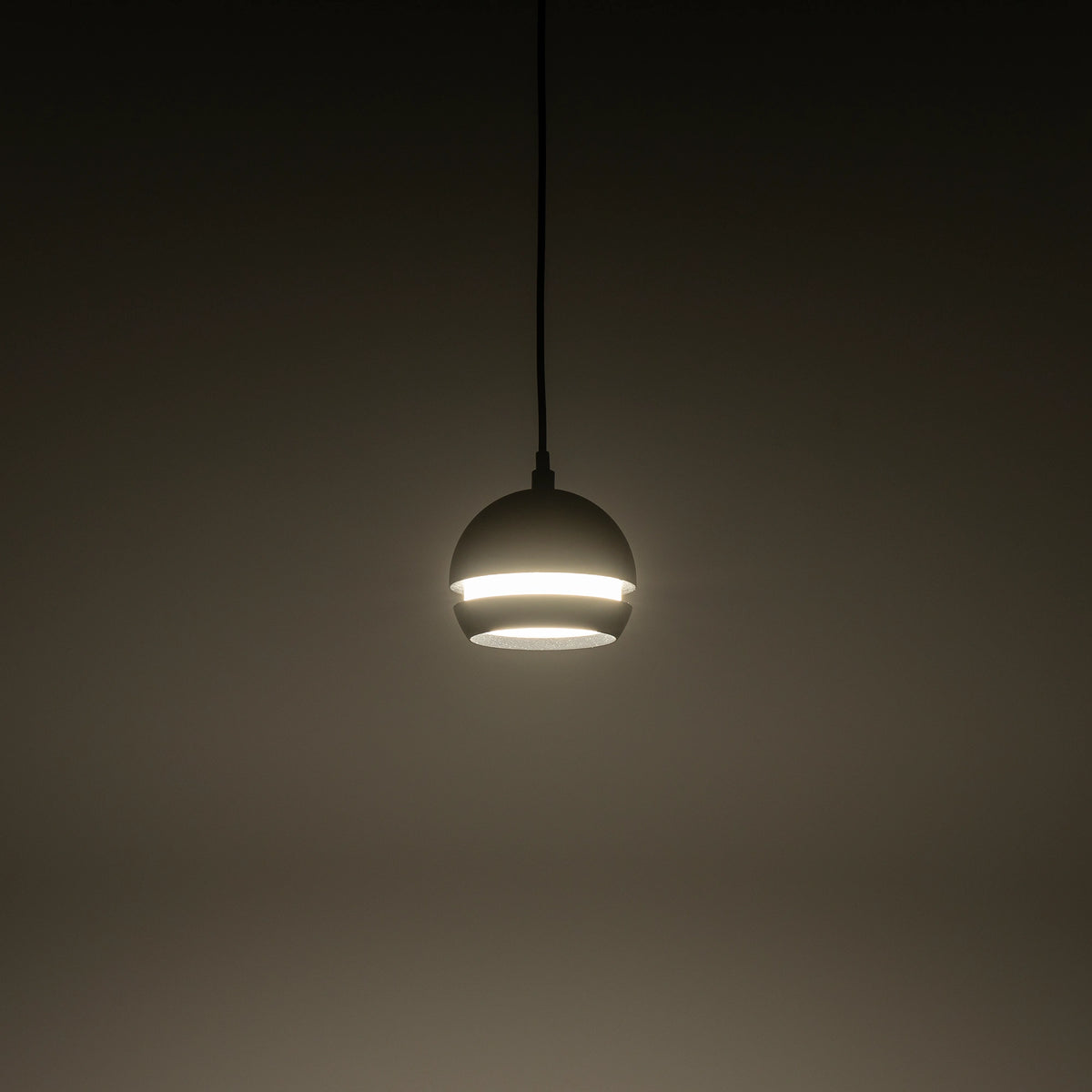 Nowodvorski System szynowy LVM SLOT LED 5W 1-obwodowy niskonapięciowy 48V LVM Lampa LED 5W - Aluminium lakierowane - Czarny 10154 - lampa włączona