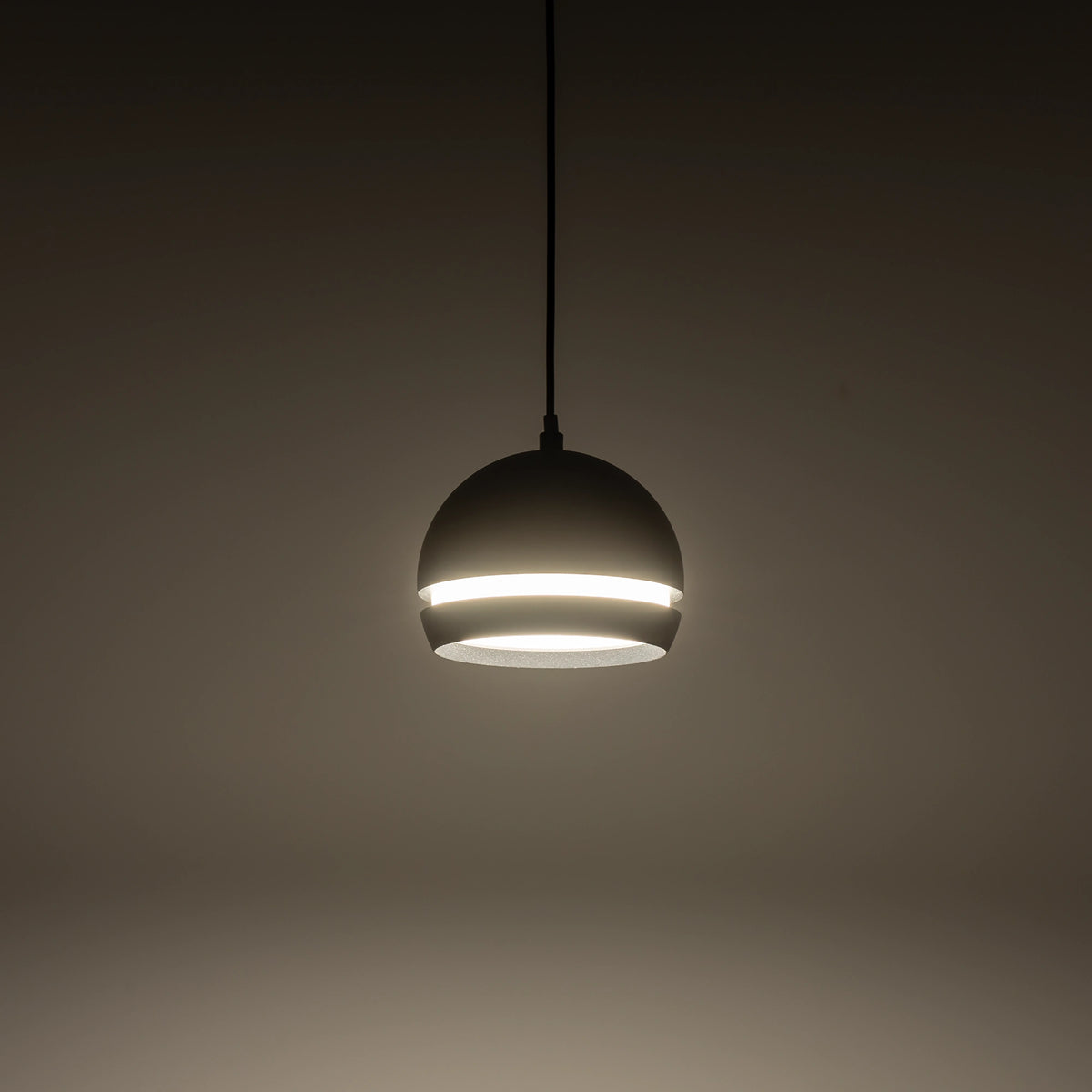 Nowodvorski System szynowy LVM SLOT LED 8W 1-obwodowy niskonapięciowy 48V LVM Lampa LED 8W - Aluminium lakierowane - Czarny 10155 - lampa włączona