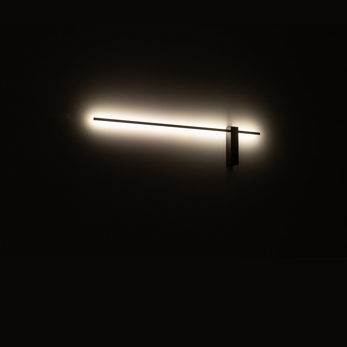 Nowodvorski Kinkiet z włącznikiem MOTIVE LED M 11W 50/60Hz - Aluminium lakierowane - Czarny I 10311 - lampa włączona