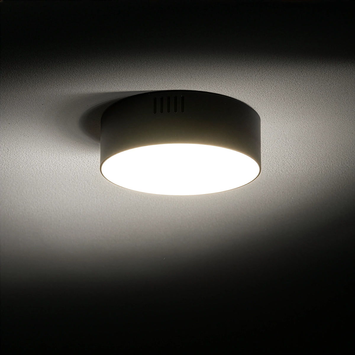Nowodvorski Plafon LID ROUND LED 15W 50/60Hz - Tworzywo sztuczne - Czarny I 10406 - lampa włączona