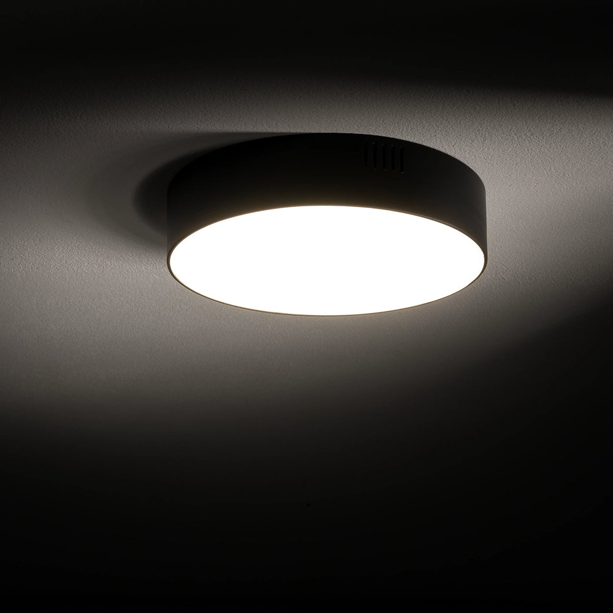 Nowodvorski Plafon LID ROUND LED 25W 50/60Hz - Tworzywo sztuczne - Czarny I 10407 - lampa włączona