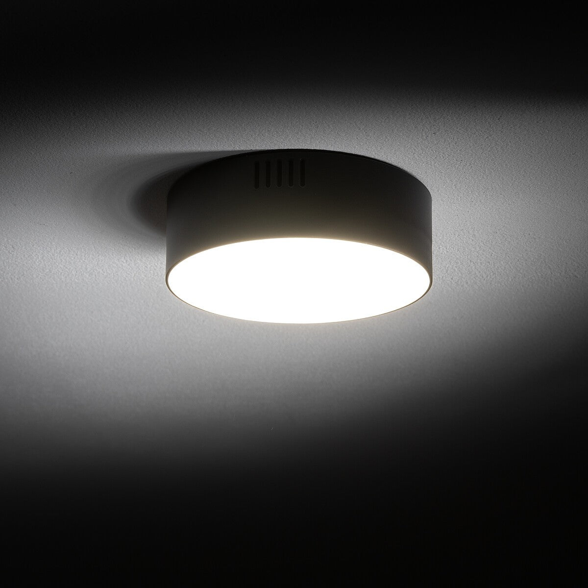 Nowodvorski Plafon LID ROUND LED 15W 50/60Hz - Tworzywo sztuczne - Czarny II 10415 - lampa włączona
