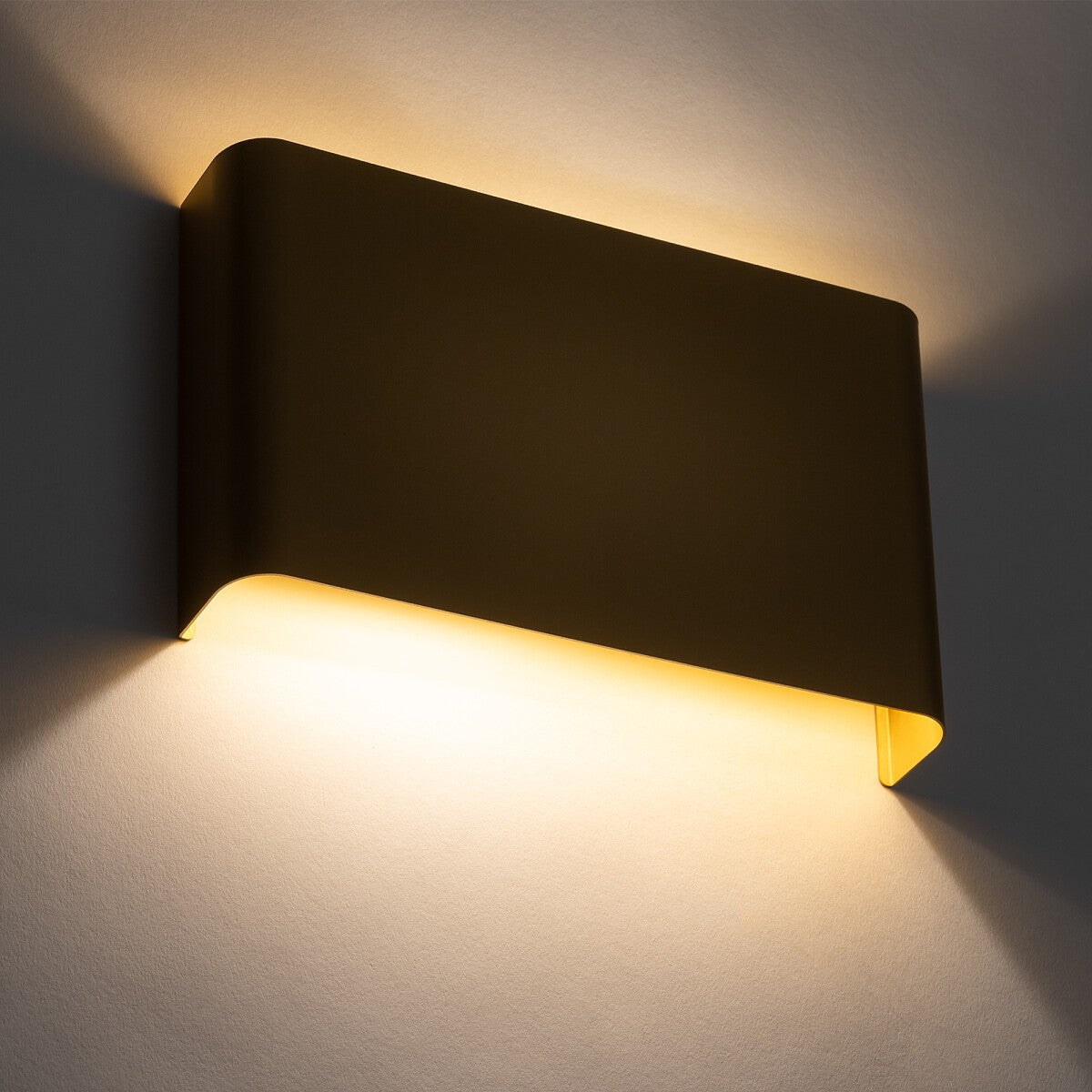 Nowodvorski Kinkiet HAGA 10W only LED 50/60Hz - Aluminium - Złoty 10456 - lampa włączona