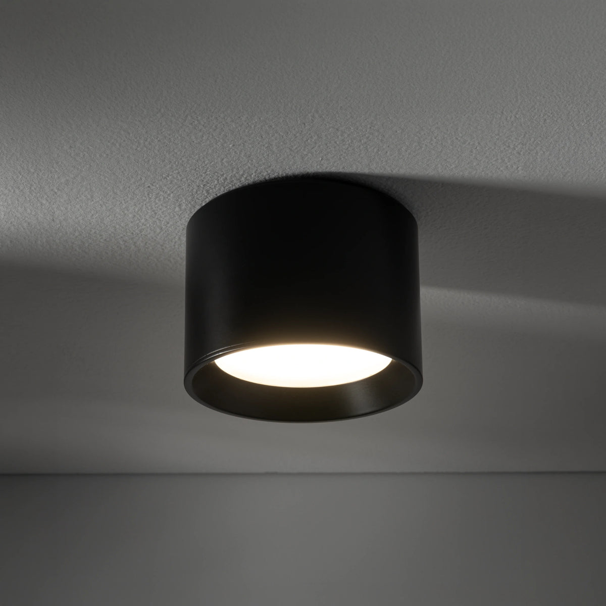 Nowodvorski Lampa downlights natynkowa BOL 12W only LED 50/60Hz - Aluminium lakierowane - Czarny 10484 - lampa włączona