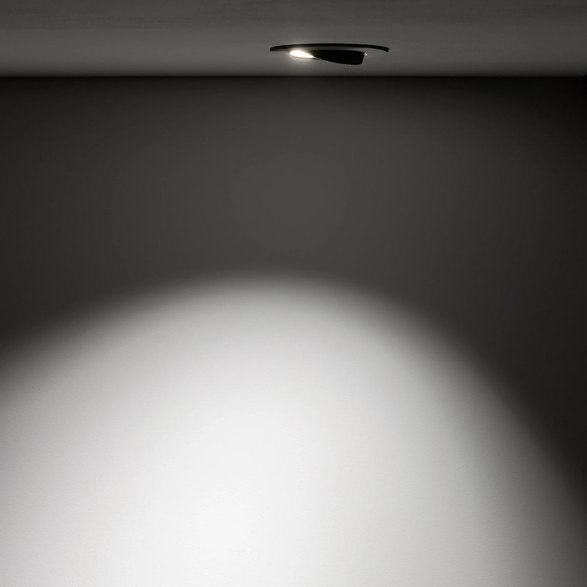 Nowodvorski Lampa downlights podtynkowa EGINA LED 5W 5W 50/60Hz - Tworzywo sztuczne - Czarny I 10548 - lampa włączona