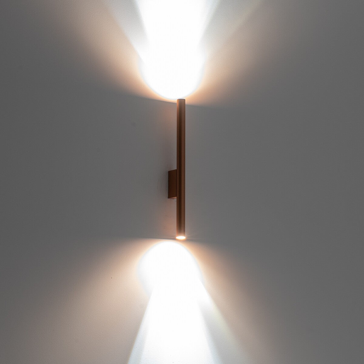 Nowodvorski Kinkiet LASER WALL 10W only LED 50/60Hz - Stal lakierowana - Satynowa miedź 10564 - lampa włączona