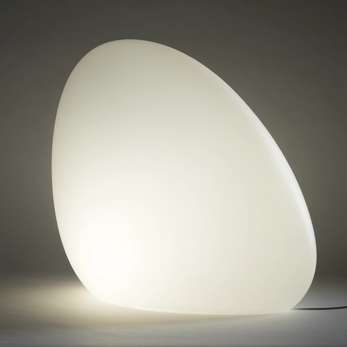 Nowodvorski Lampa stojąca STONE L 25W only LED 50/60Hz IP44 - Tworzywo sztuczne PE - Biały 10581 - lampa włączona