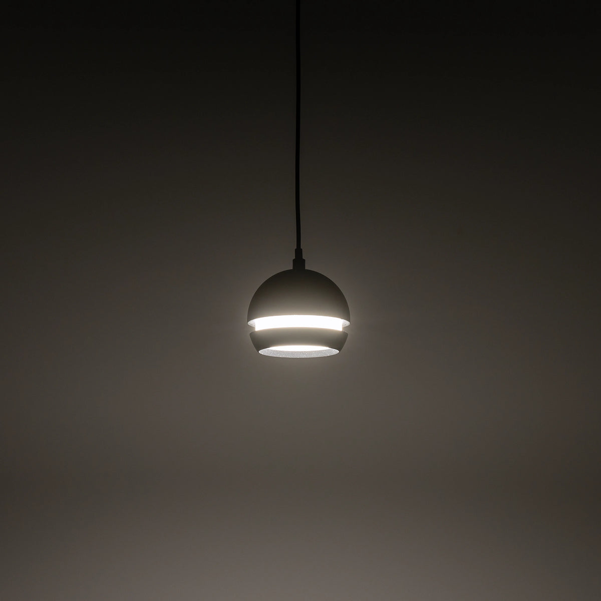 Nowodvorski System szynowy LVM SLOT LED 5W 4000K 1-obwodowy niskonapięciowy 48V LVM Lampa LED 5W - Aluminium lakierowane - Czarny 10653 - lampa włączona