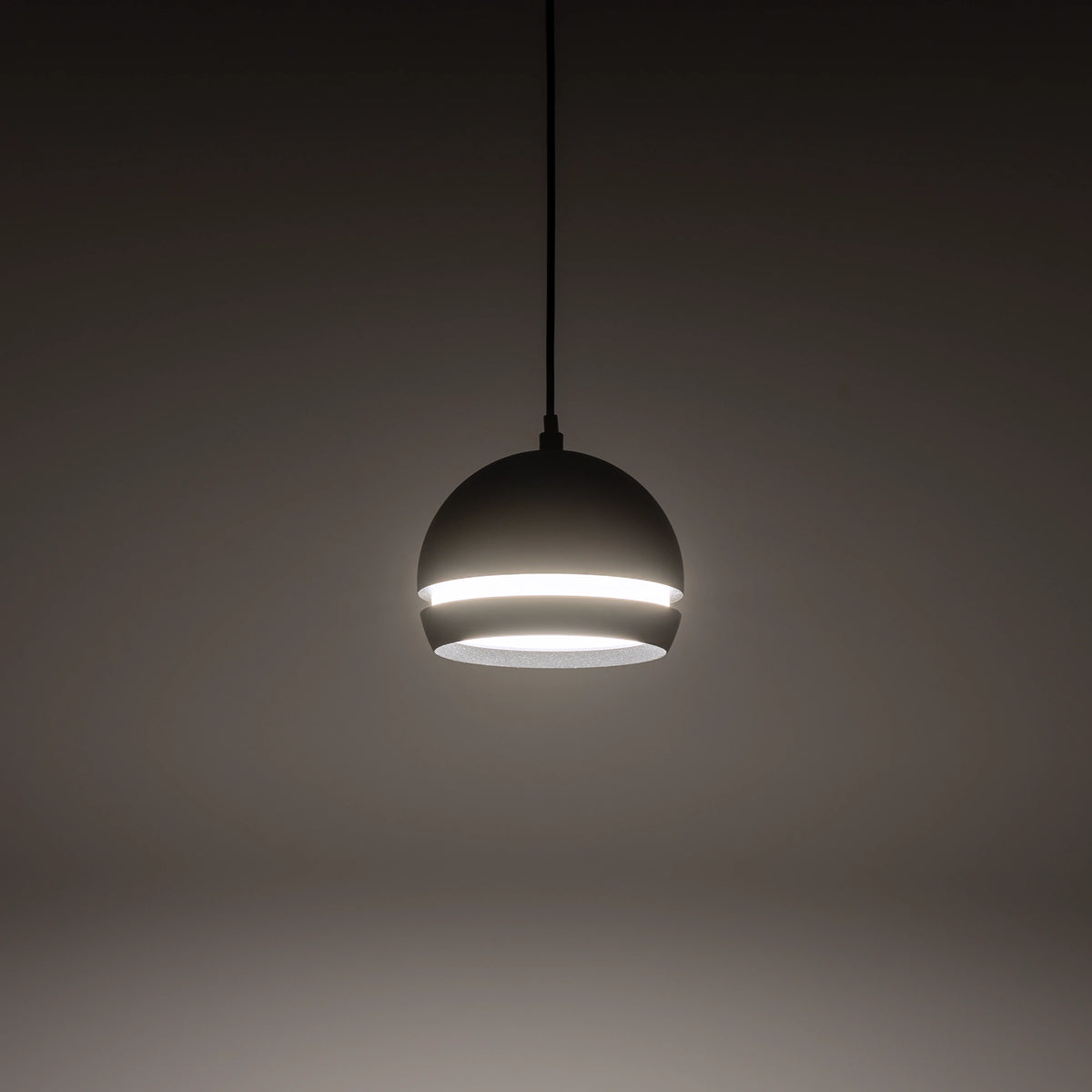 Nowodvorski System szynowy LVM SLOT LED 8W 4000K 1-obwodowy niskonapięciowy 48V LVM Lampa LED 8W - Aluminium lakierowane - Czarny 10654 - lampa włączona