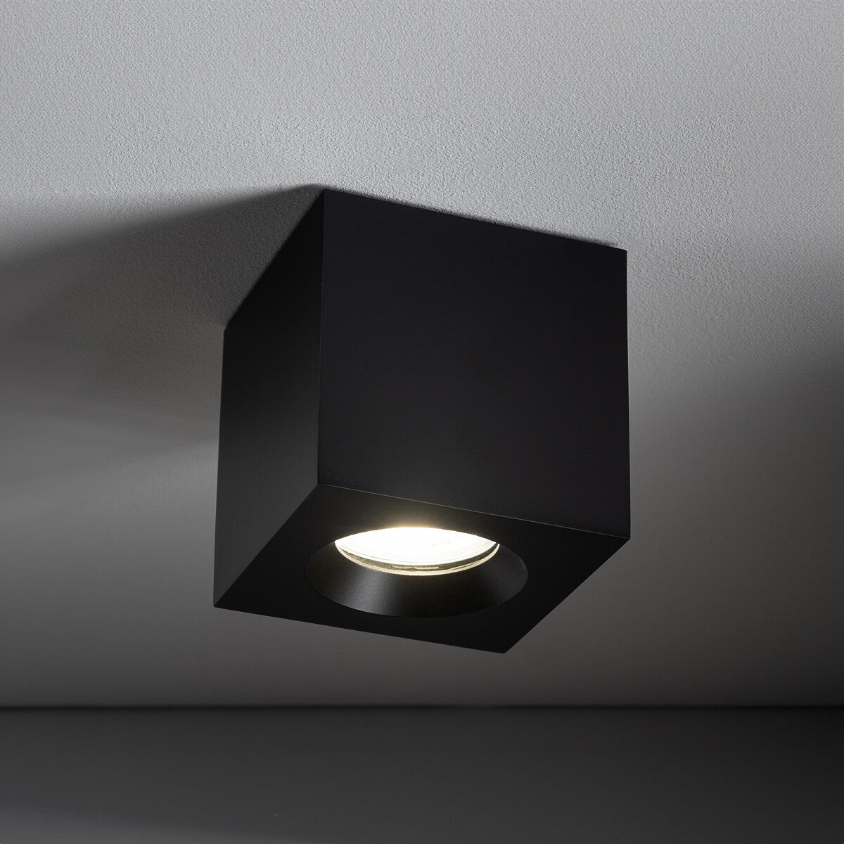Nowodvorski Lampa downlights natynkowa PARANA 15W only LED 50/60Hz - Aluminium - Czarny 10718 - lampa włączona