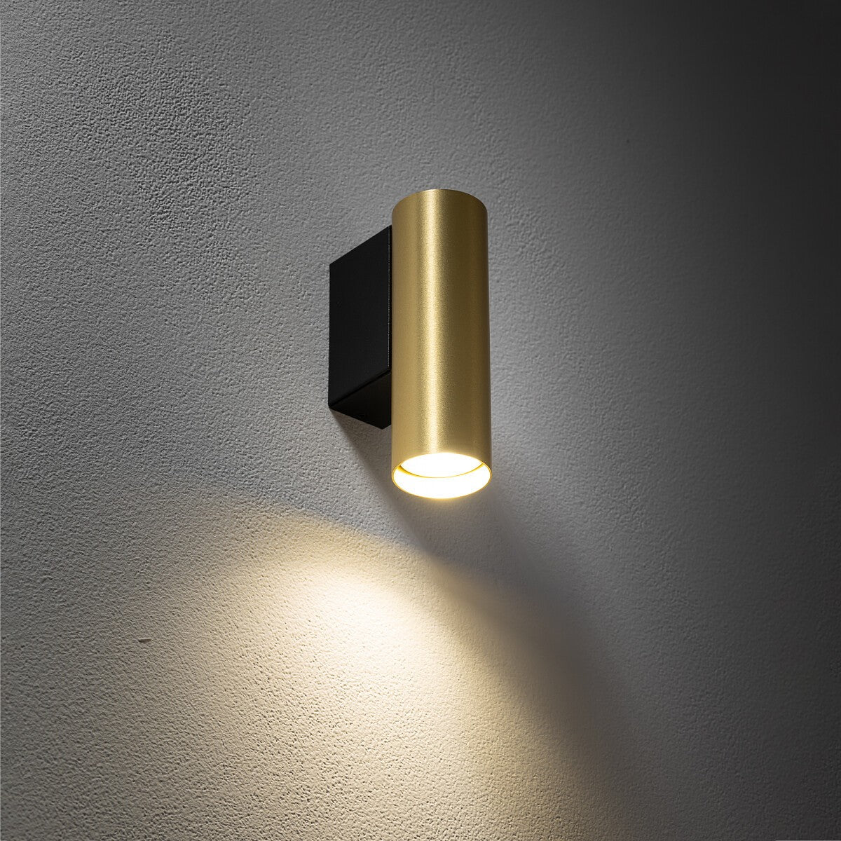 Nowodvorski Kinkiet FOURTY WALL S 10W only LED 50/60Hz - Lity mosiądz - Miedziany 10748 - lampa włączona