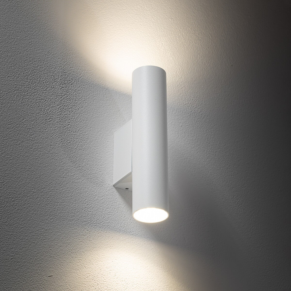 Nowodvorski Kinkiet FOURTY WALL M 10W only LED 50/60Hz - Stal lakierowana - Biały 10752 - lampa włączona