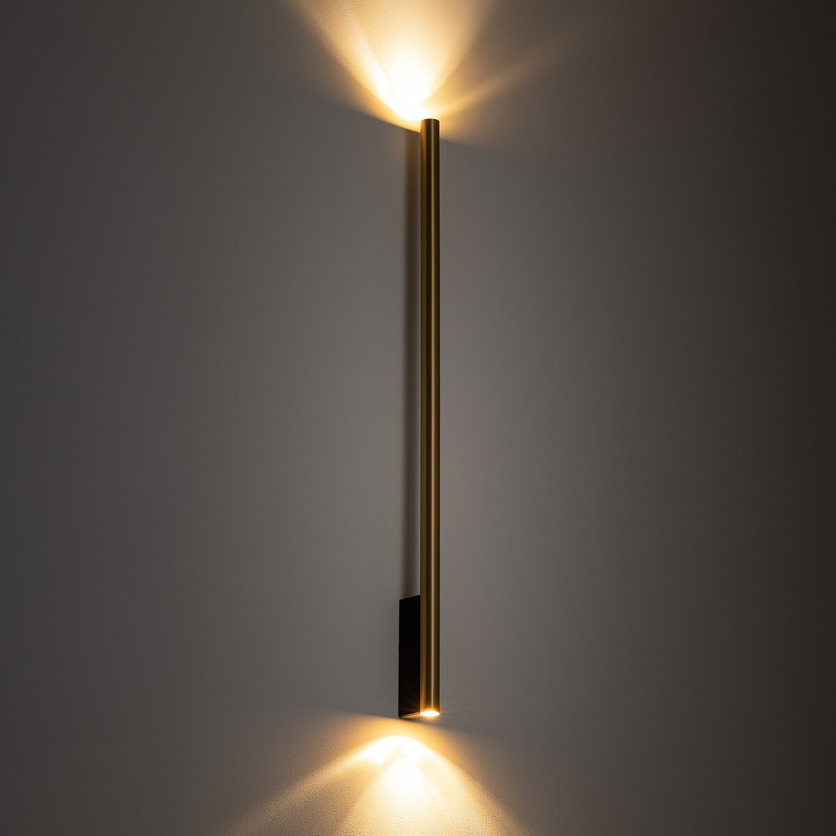 Nowodvorski Kinkiet LASER WALL XL 10W only LED 50/60Hz - Lity mosiądz - Miedziany 10828 - lampa włączona