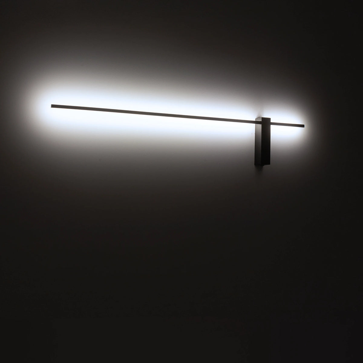 Nowodvorski Kinkiet z włącznikiem MOTIVE LED L 16W 50/60Hz - Aluminium lakierowane - Czarny II 10851 - lampa włączona