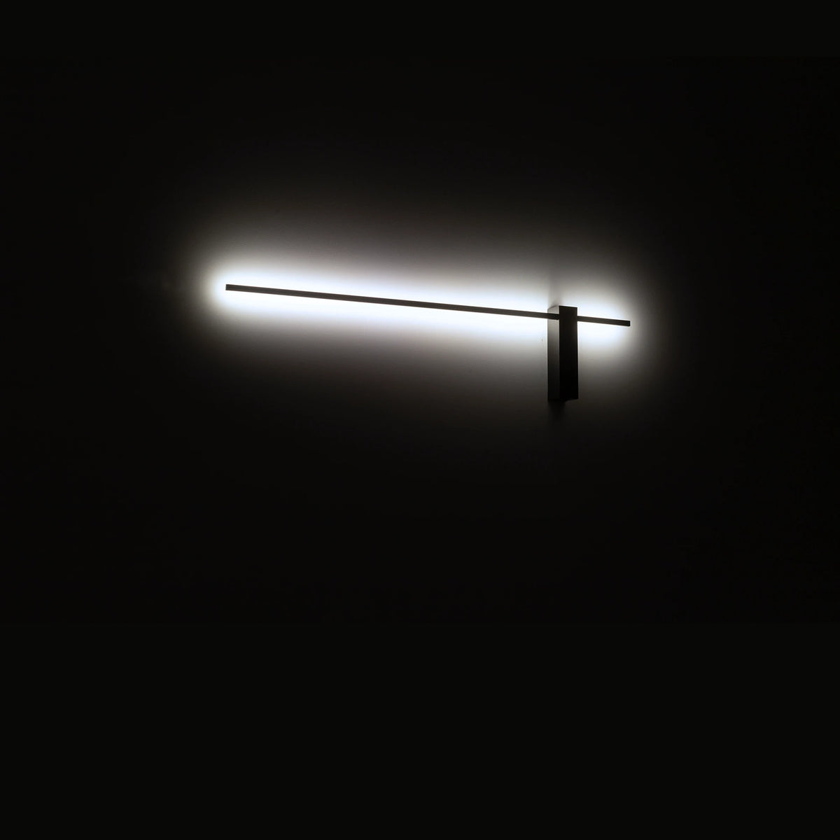Nowodvorski Kinkiet z włącznikiem MOTIVE LED M 11W 50/60Hz - Aluminium lakierowane - Czarny II 10852 - lampa włączona
