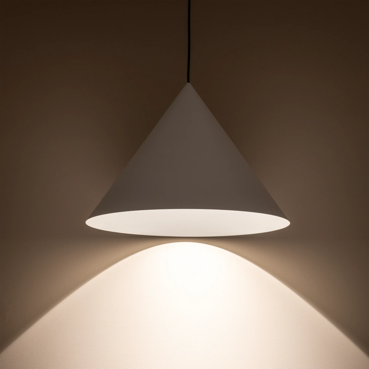 Nowodvorski Klosz / Oprawa CAMELEON ZENITH L - Stal lakierowana - Silk gray 10870 - lampa włączona