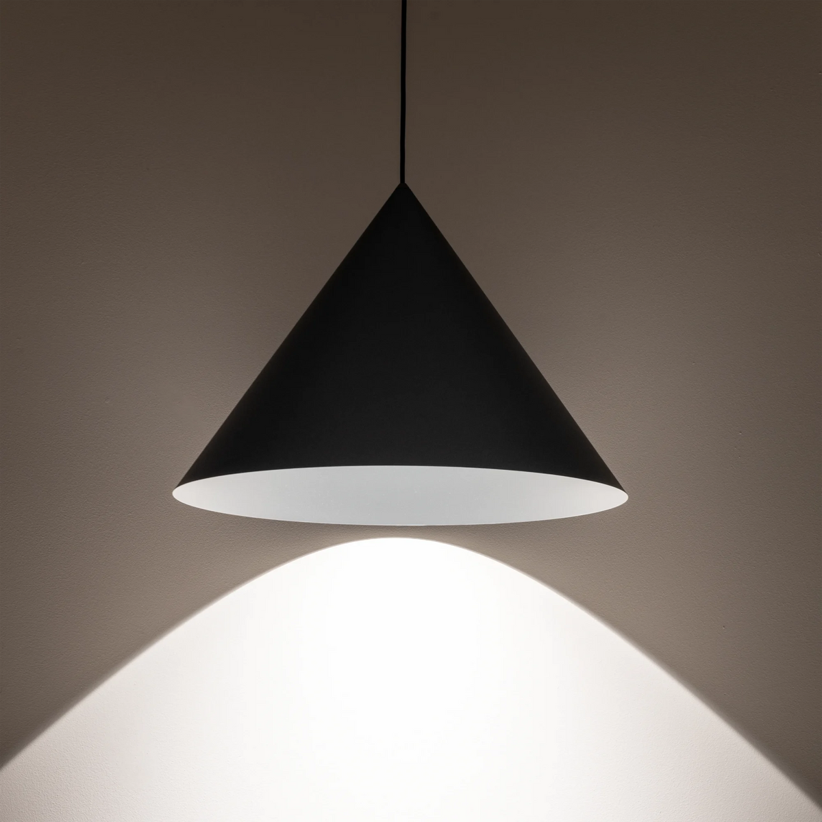 Nowodvorski Klosz / Oprawa CAMELEON ZENITH L - Stal lakierowana - Umbra gray 10871 - lampa włączona