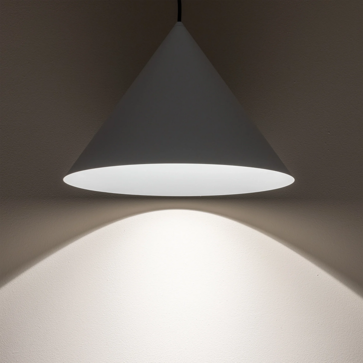 Nowodvorski Klosz / Oprawa CAMELEON ZENITH M - Stal lakierowana - Silk gray 10874 - lampa włączona