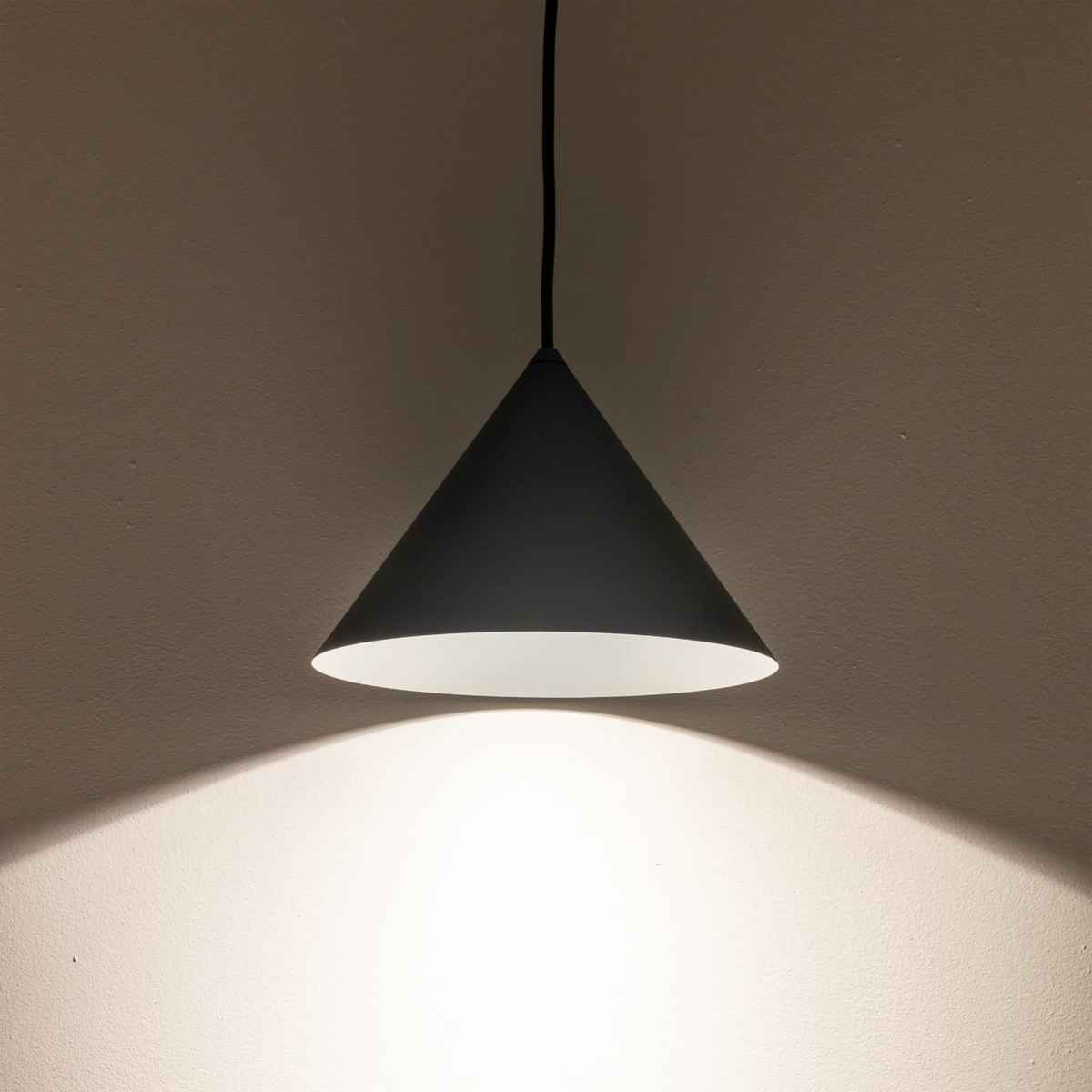 Nowodvorski Klosz / Oprawa CAMELEON ZENITH S - Stal lakierowana - Umbra gray 10877 - lampa włączona