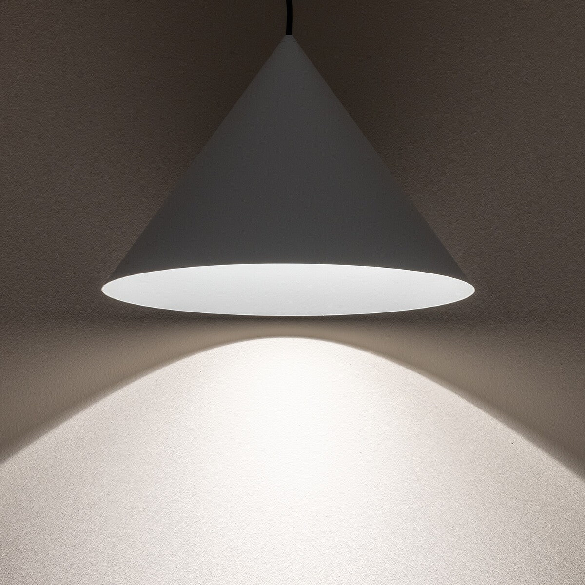 Nowodvorski Lampa wisząca ZENITH M 20W only LED 50/60Hz - Stal lakierowana - Silk gray 10878 - lampa włączona