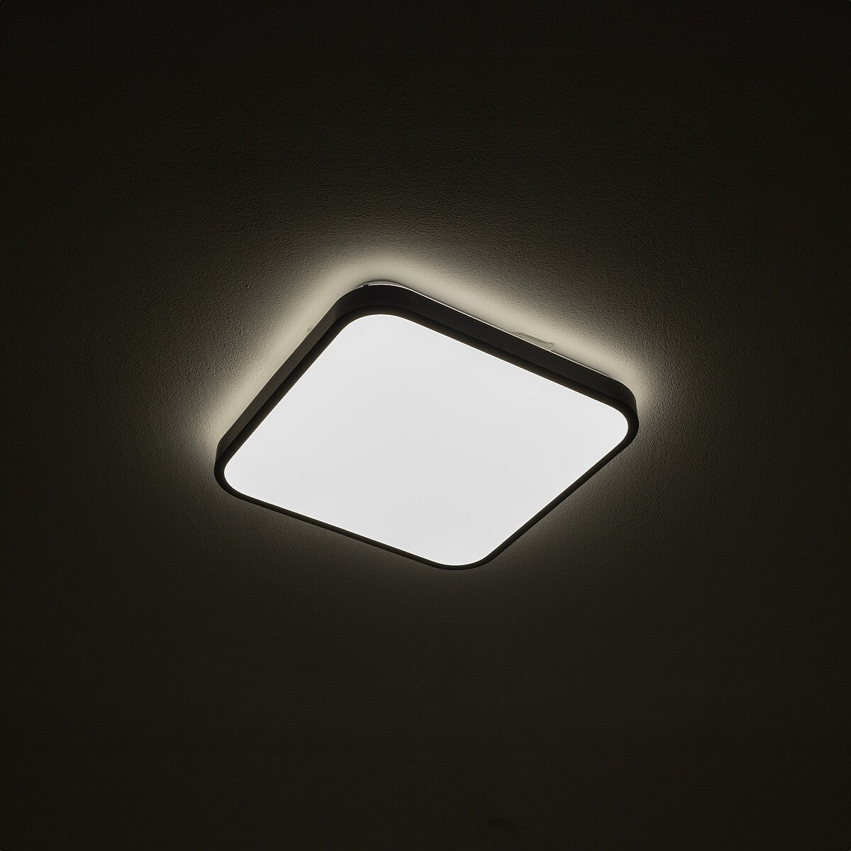 Nowodvorski Plafon AGNES SQUARE LED PRO 16W 50/60Hz - Stal lakierowana - Czarny 10983 - lampa włączona