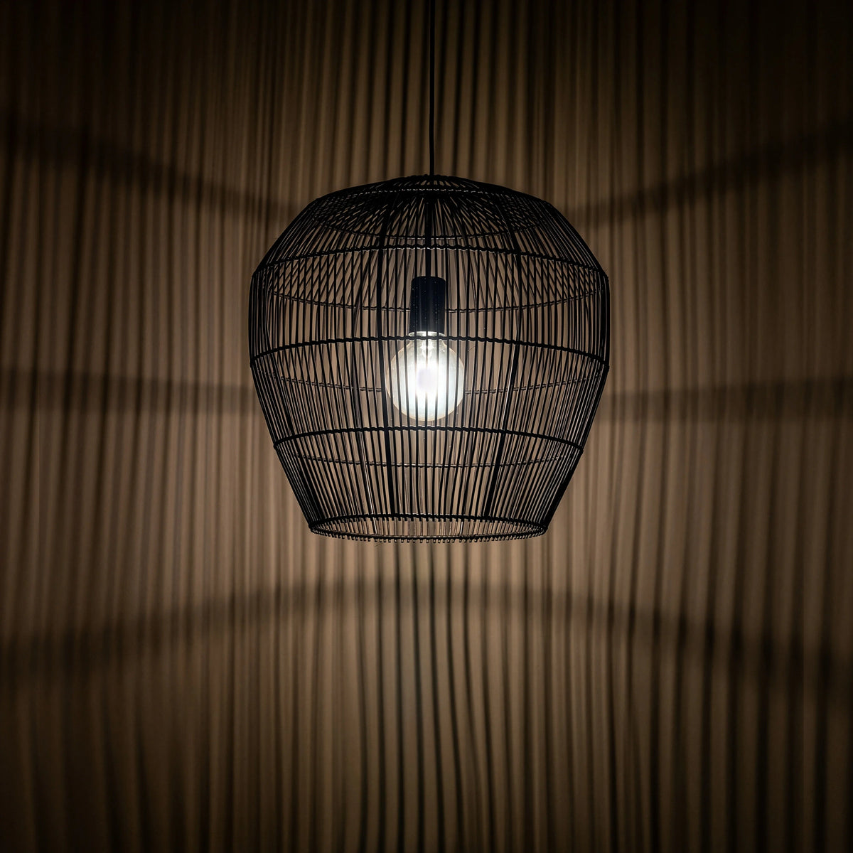 Nowodvorski Lampa wisząca HAITI S 25W only LED 50/60Hz - Bambus - Czarny 11166 - lampa włączona