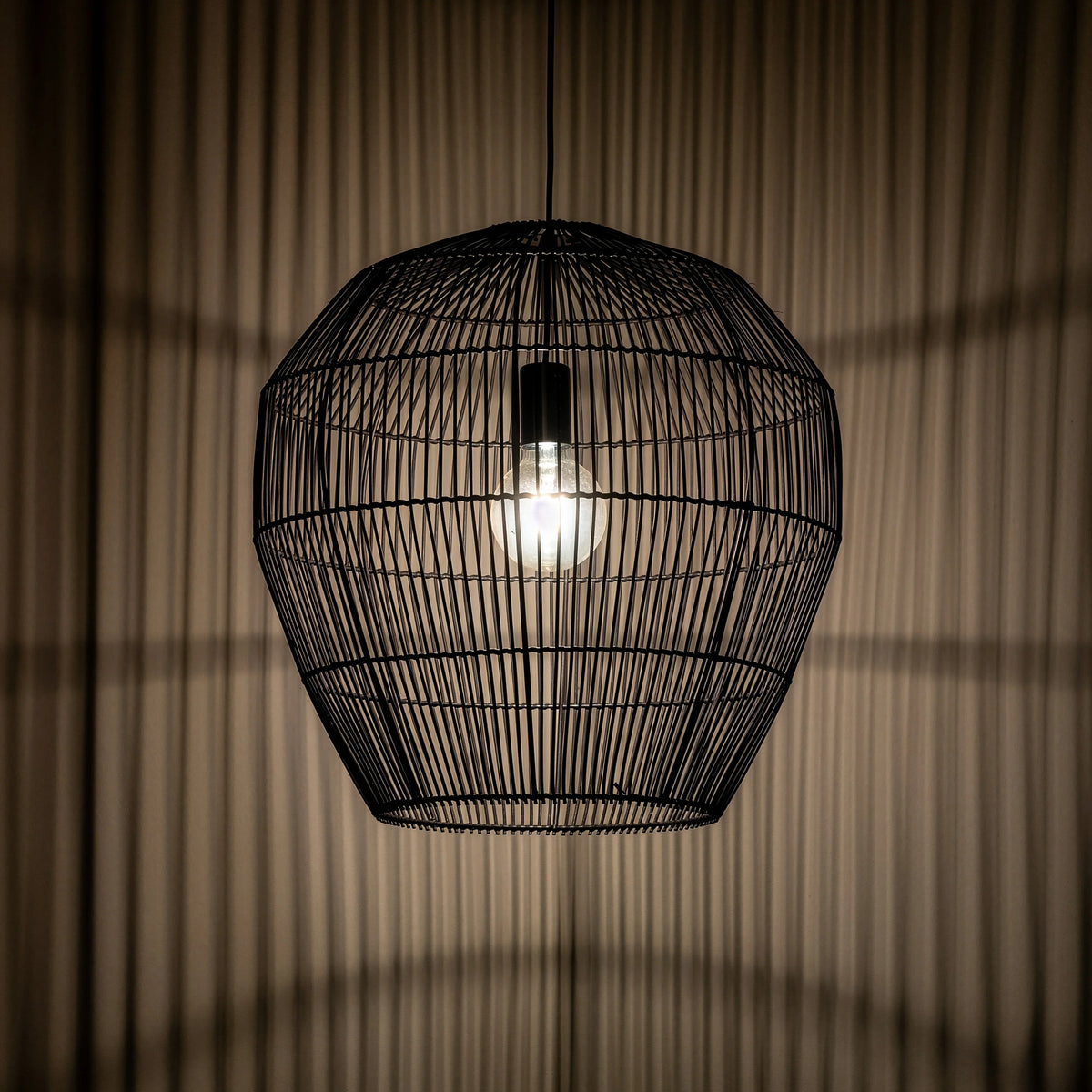 Nowodvorski Lampa wisząca HAITI M 25W only LED 50/60Hz - Bambus - Czarny 11167 - lampa włączona