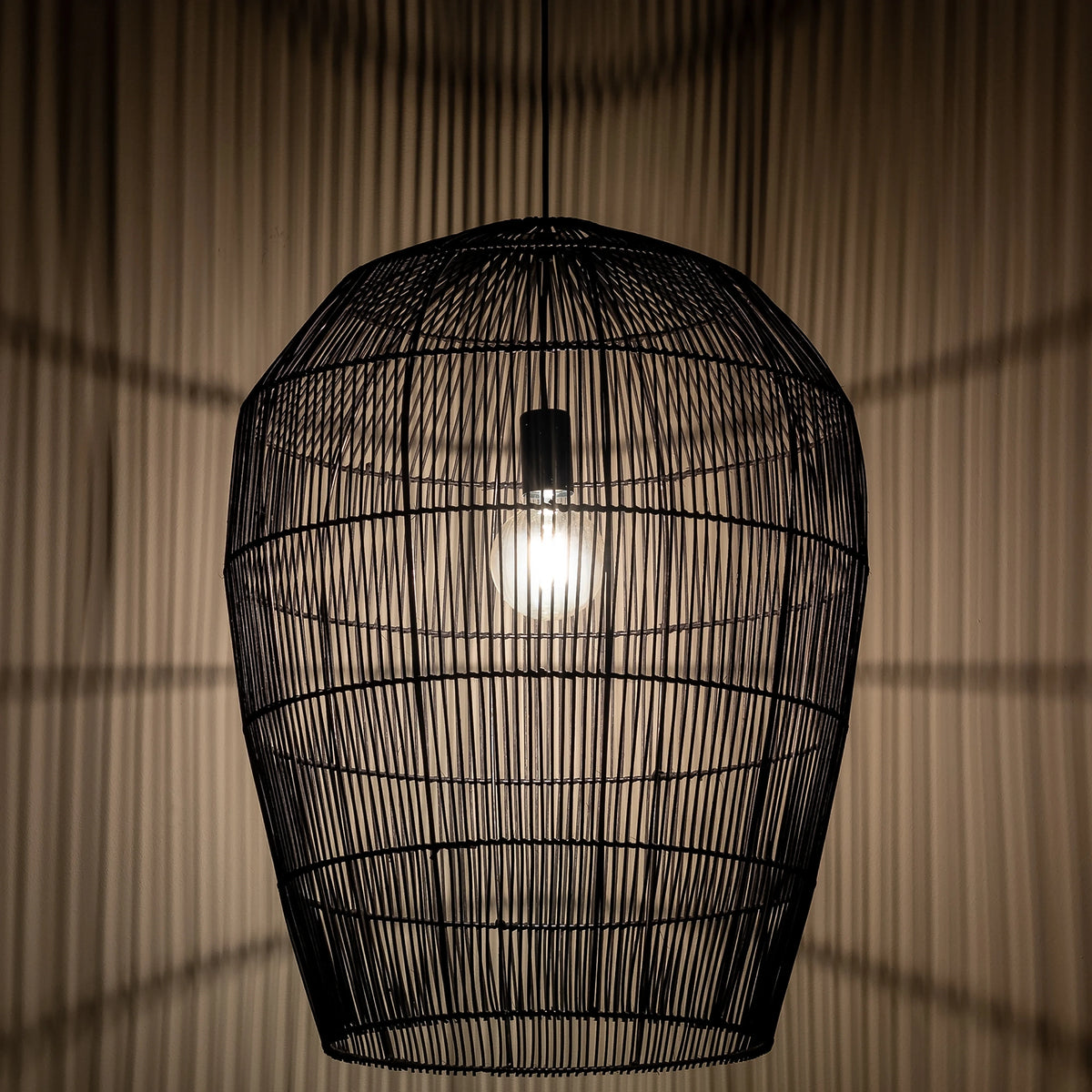 Nowodvorski Lampa wisząca HAITI L 25W only LED 50/60Hz - Bambus - Czarny 11168 - lampa włączona