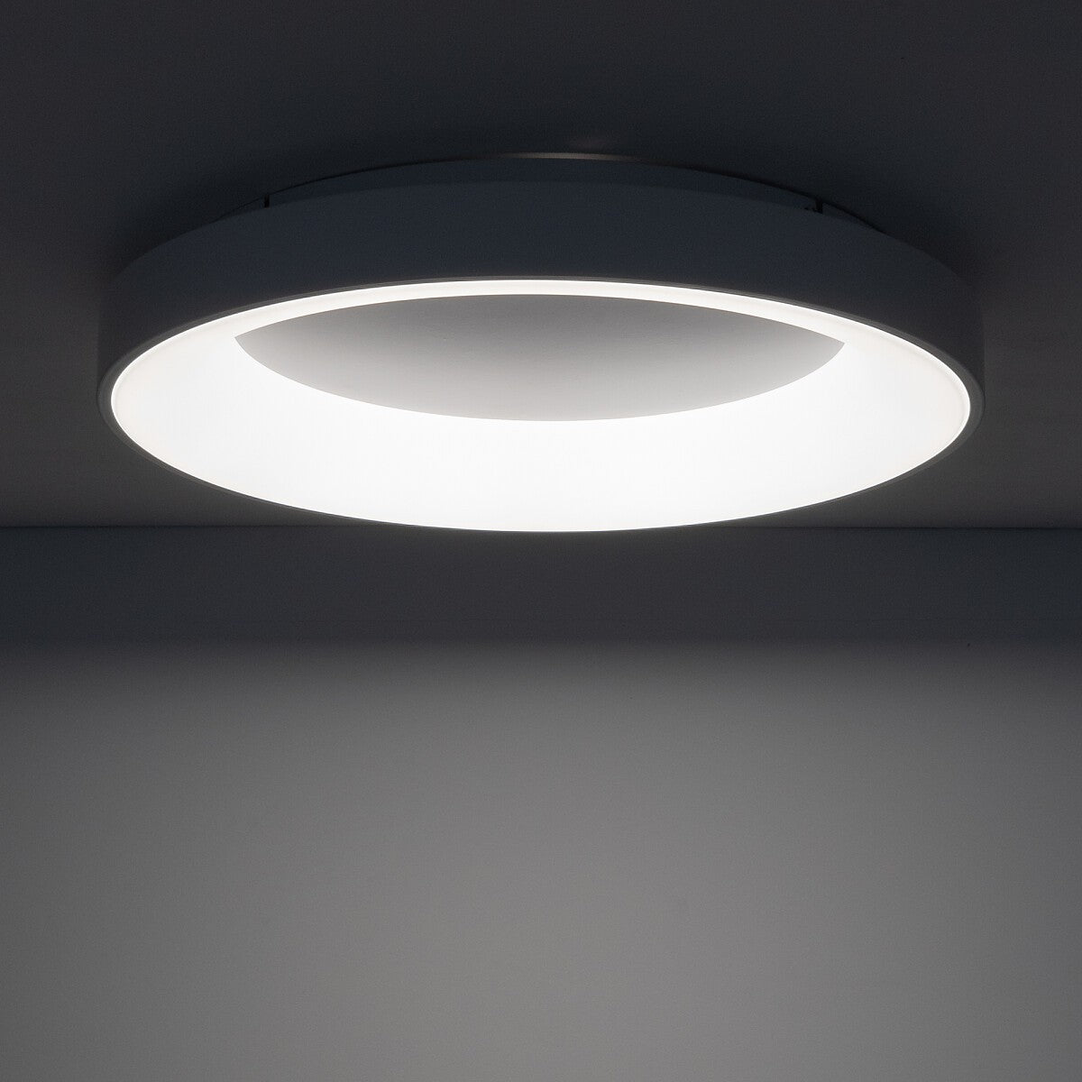 Nowodvorski Plafon NIKKI ROUND LED 60W 50/60Hz - Aluminium lakierowane - Biały 11205 - lampa włączona