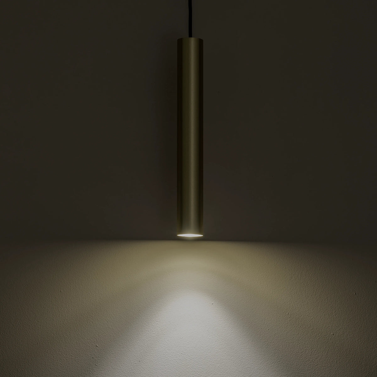 Nowodvorski Klosz / Oprawa CAMELEON FOURTY M - Lity mosiądz - Miedziany 11221 - lampa włączona