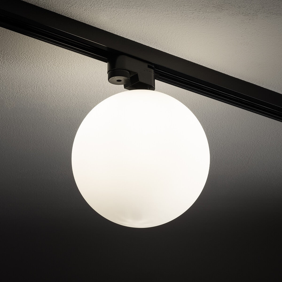 Nowodvorski System szynowy PROFILE SNOWBALL 1-obwodowy Profile Lampa 12W only LED - Tworzywo sztuczne PC - Czarny II 11298 - lampa włączona