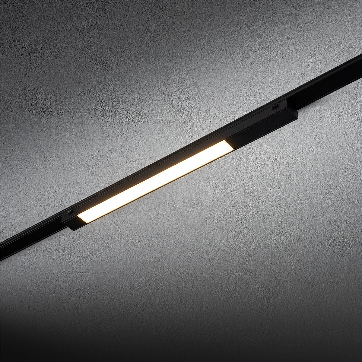 Nowodvorski System szynowy UT-LVM LINE LED 12W 1-obwodowy niskonapięciowy 48V UT-LVM Lampa LED 12W - Aluminium - Czarny II 11333 - lampa włączona
