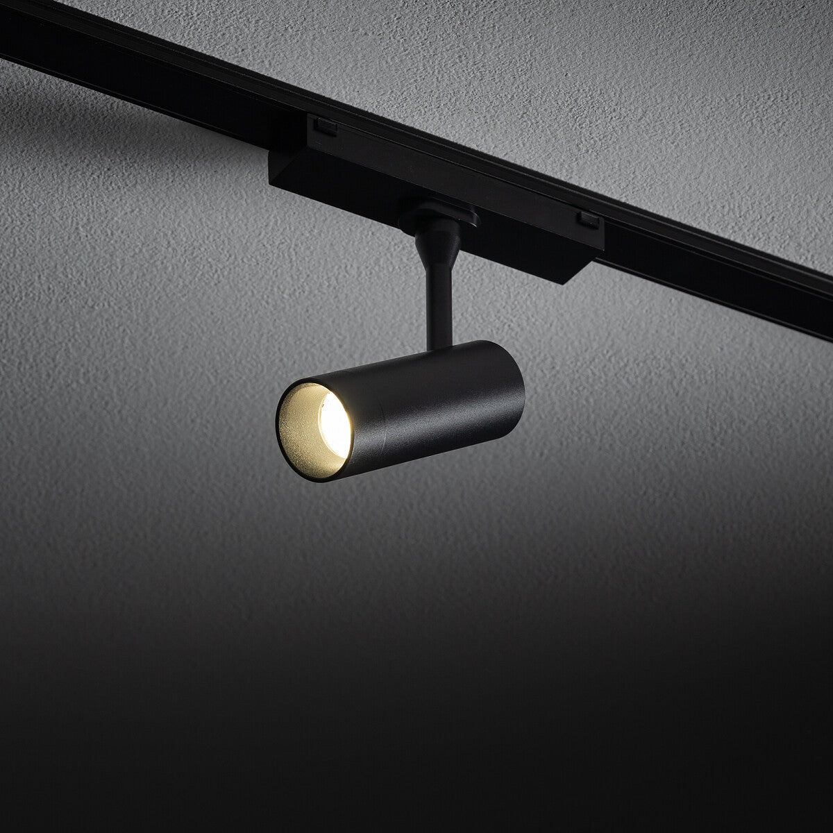 Nowodvorski System szynowy UT-LVM SPOT LED 5W 1-obwodowy niskonapięciowy 48V UT-LVM Lampa LED 5W - Aluminium - Czarny II 11340 - lampa włączona