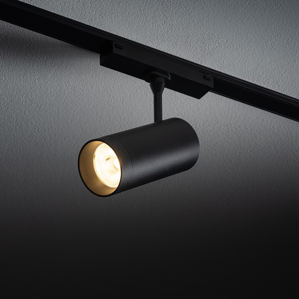 Nowodvorski System szynowy UT-LVM SPOT LED 12W 1-obwodowy niskonapięciowy 48V UT-LVM Lampa LED 12W - Aluminium - Czarny II 11342 - lampa włączona
