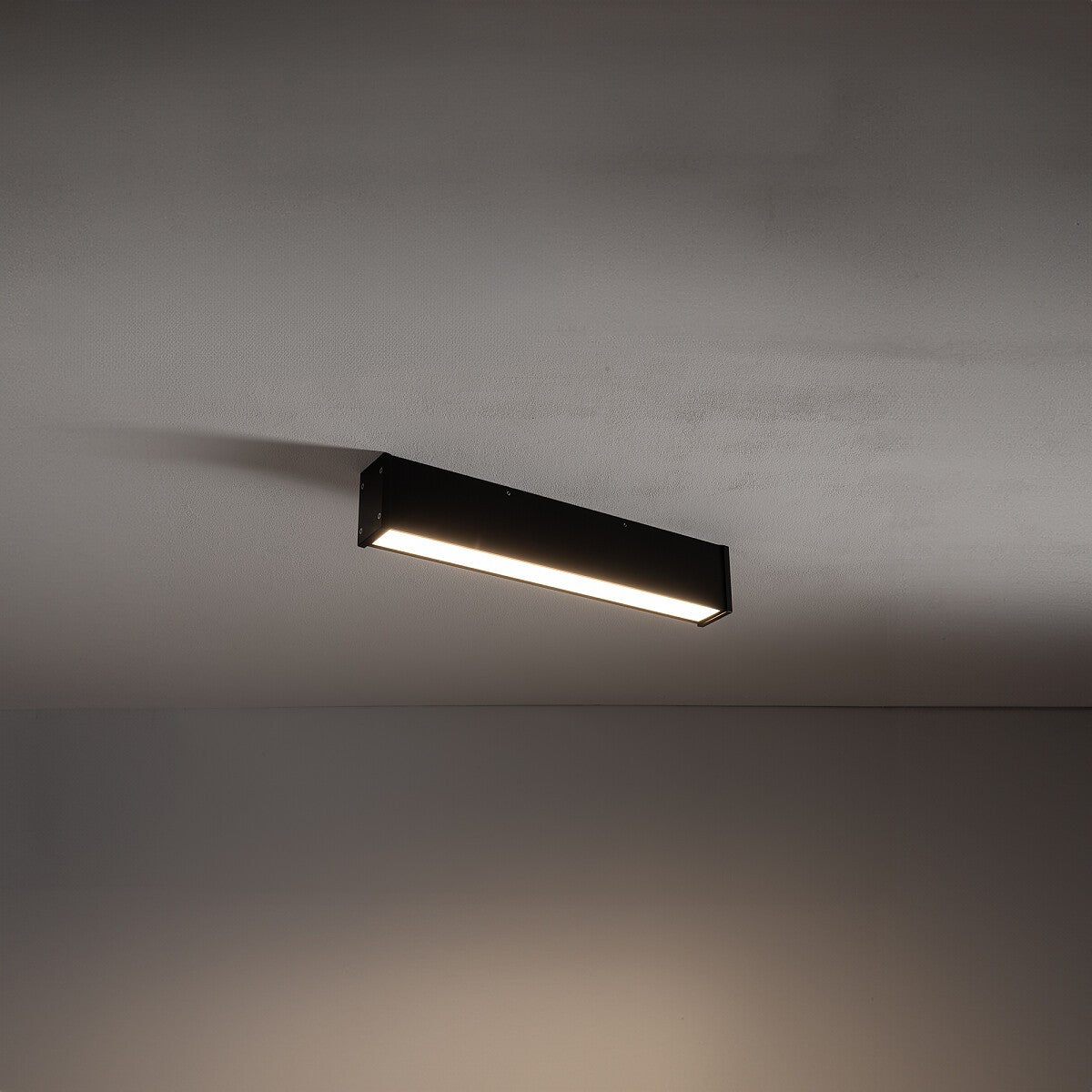 Nowodvorski Plafon OUTLINE LED S 20W 50/60Hz IP44 - Aluminium lakierowane - Czarny 11360 - lampa włączona