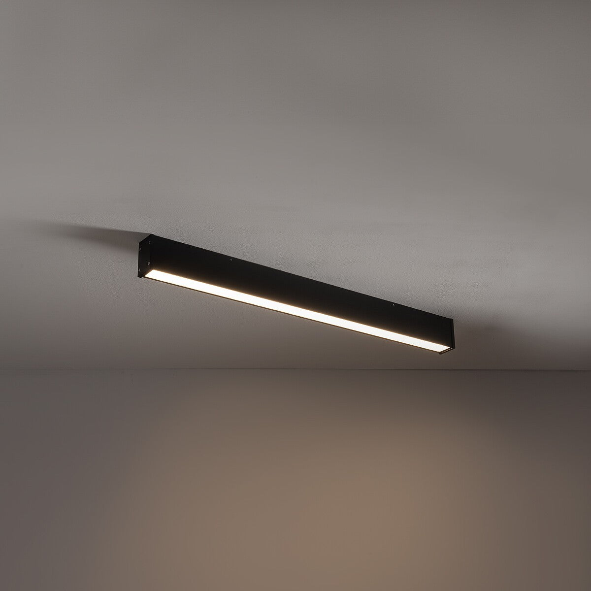 Nowodvorski Plafon OUTLINE LED M 35W 50/60Hz IP44 - Aluminium lakierowane - Czarny 11361 - lampa włączona