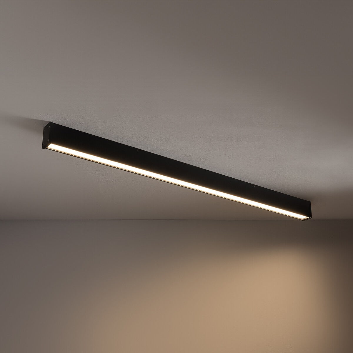 Nowodvorski Plafon OUTLINE LED L 50W 50/60Hz IP44 - Aluminium lakierowane - Czarny 11362 - lampa włączona