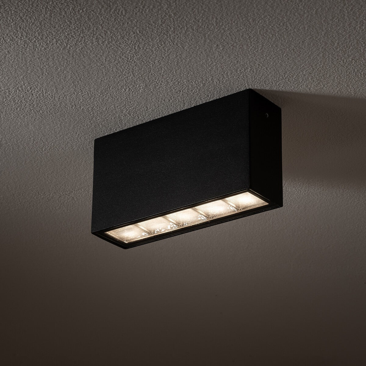 Nowodvorski Plafon PIX LED 10W 50/60Hz IP54 - Aluminium lakierowane - Czarny 11367 - lampa włączona