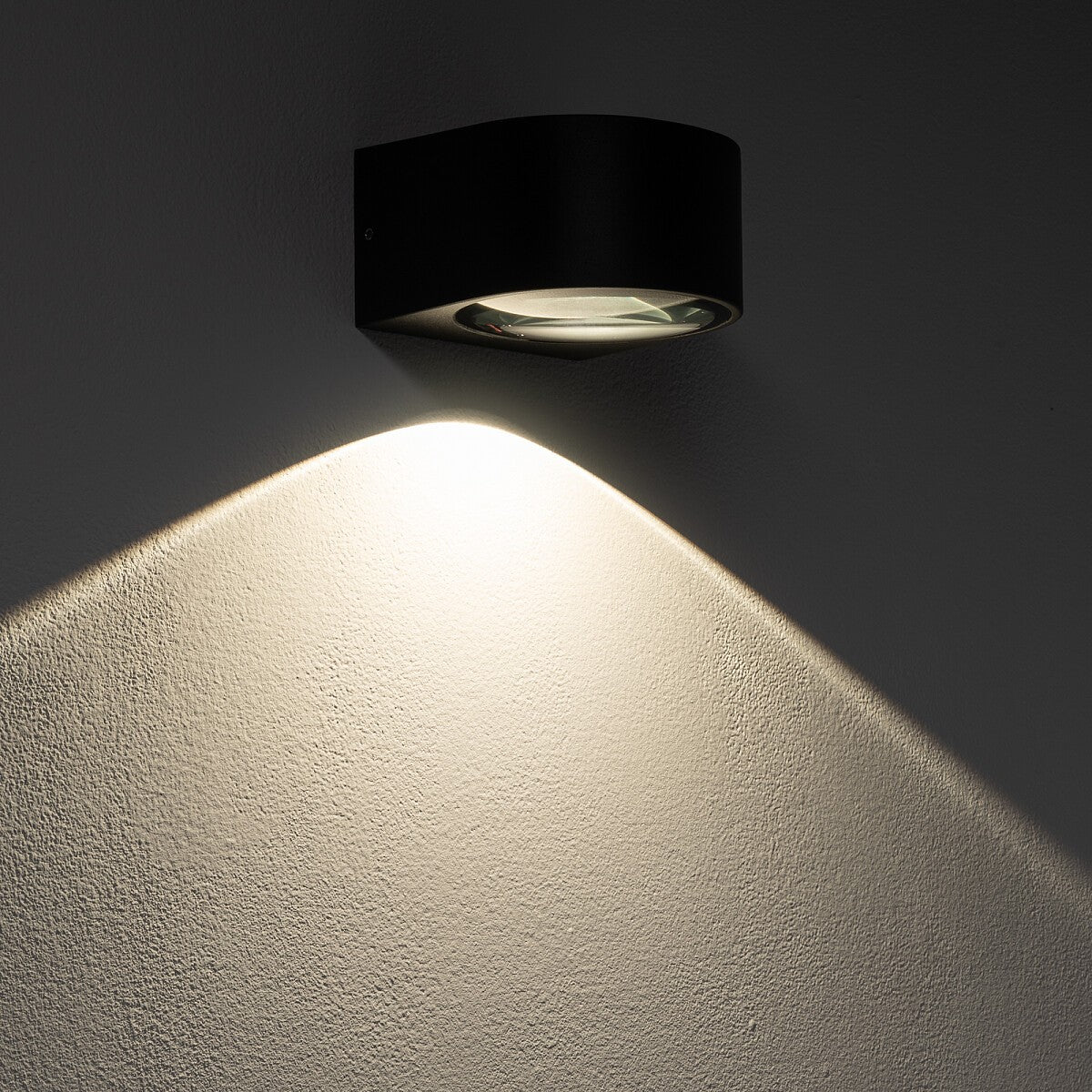 Nowodvorski Lampa ścienna natynkowa NEL LED 5W 50/60Hz IP54 - Aluminium lakierowane - Czarny 11368 - lampa włączona