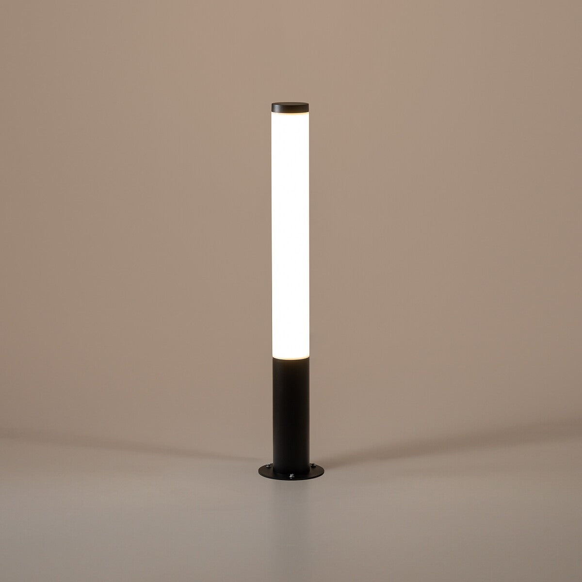 Nowodvorski Lampa stojąca MIA LED M 30W 50/60Hz IP54 - Aluminium lakierowane - Czarny 11374 - lampa włączona