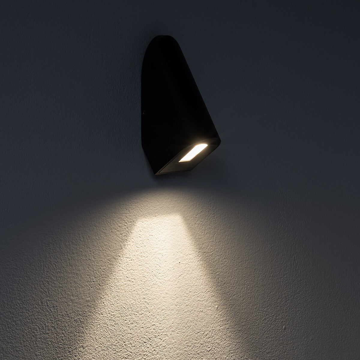Nowodvorski Lampa ścienna natynkowa CLINE LED 3W 50/60Hz IP54 - Aluminium lakierowane - Czarny 11377 - lampa włączona