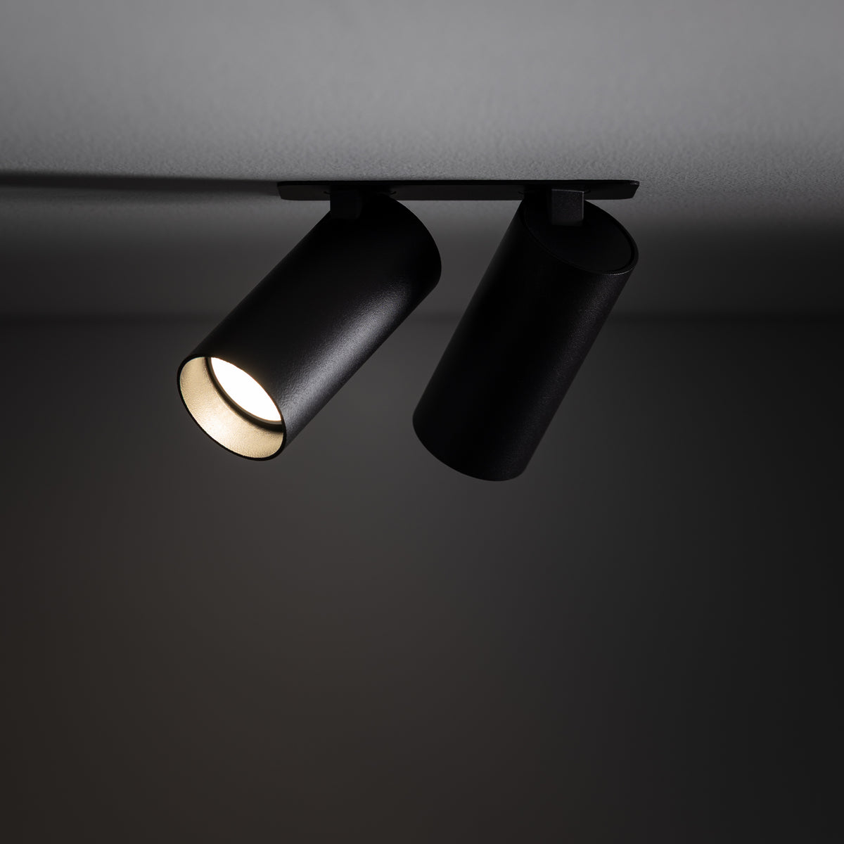 Nowodvorski Reflektorek / Spot FOURTY SURFACE 10W only LED 50/60Hz - Stal lakierowana - Czarny 11442 - lampa włączona