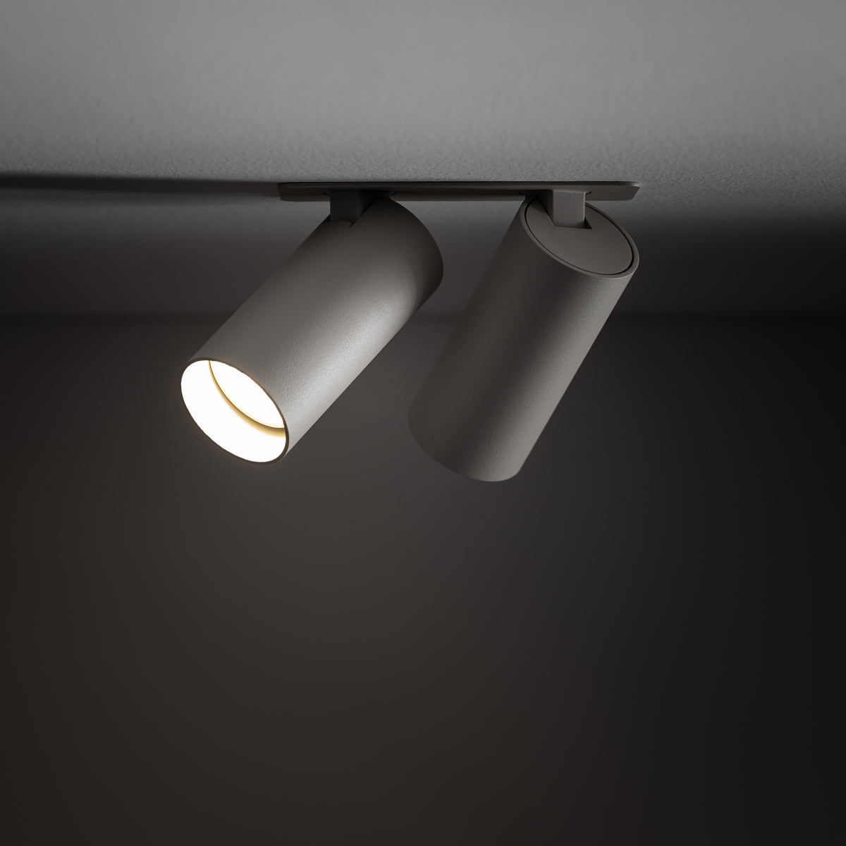 Nowodvorski Reflektorek / Spot FOURTY SURFACE 10W only LED 50/60Hz - Stal lakierowana - Silk gray 11444 - lampa włączona