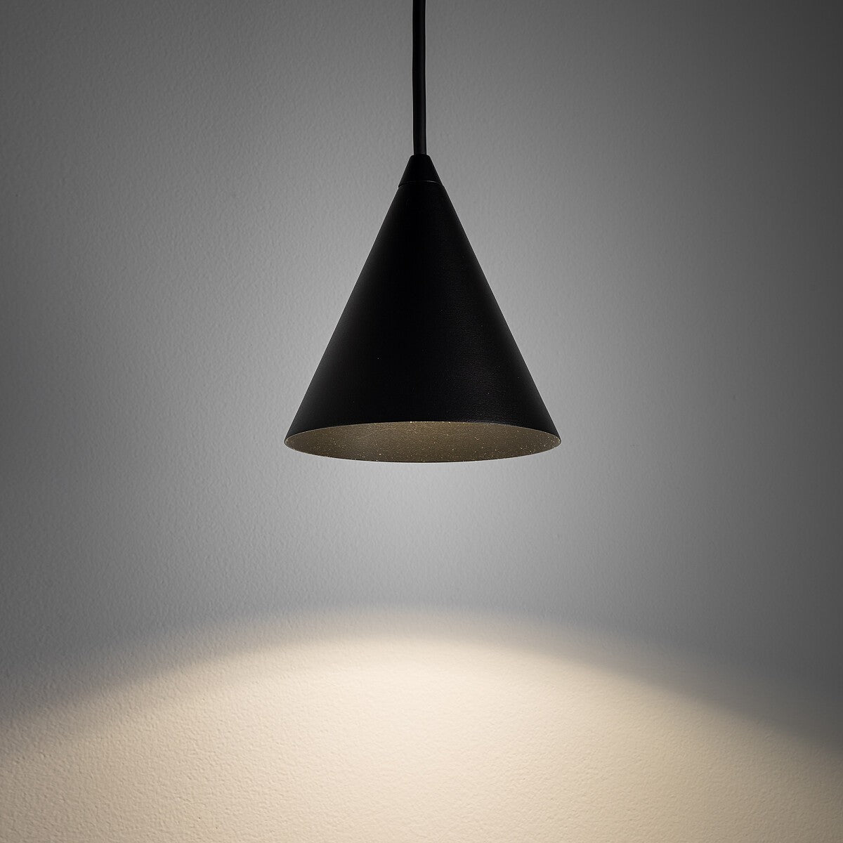 Nowodvorski Lampa wisząca ZENITH XS 10W only LED 50/60Hz - Stal lakierowana - Czarny 11452 - lampa włączona