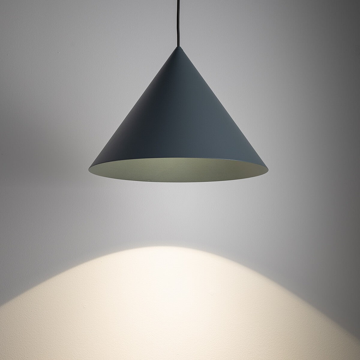 Nowodvorski Lampa wisząca ZENITH M 20W only LED 50/60Hz - Stal lakierowana - Umbra blue 11487 - lampa włączona