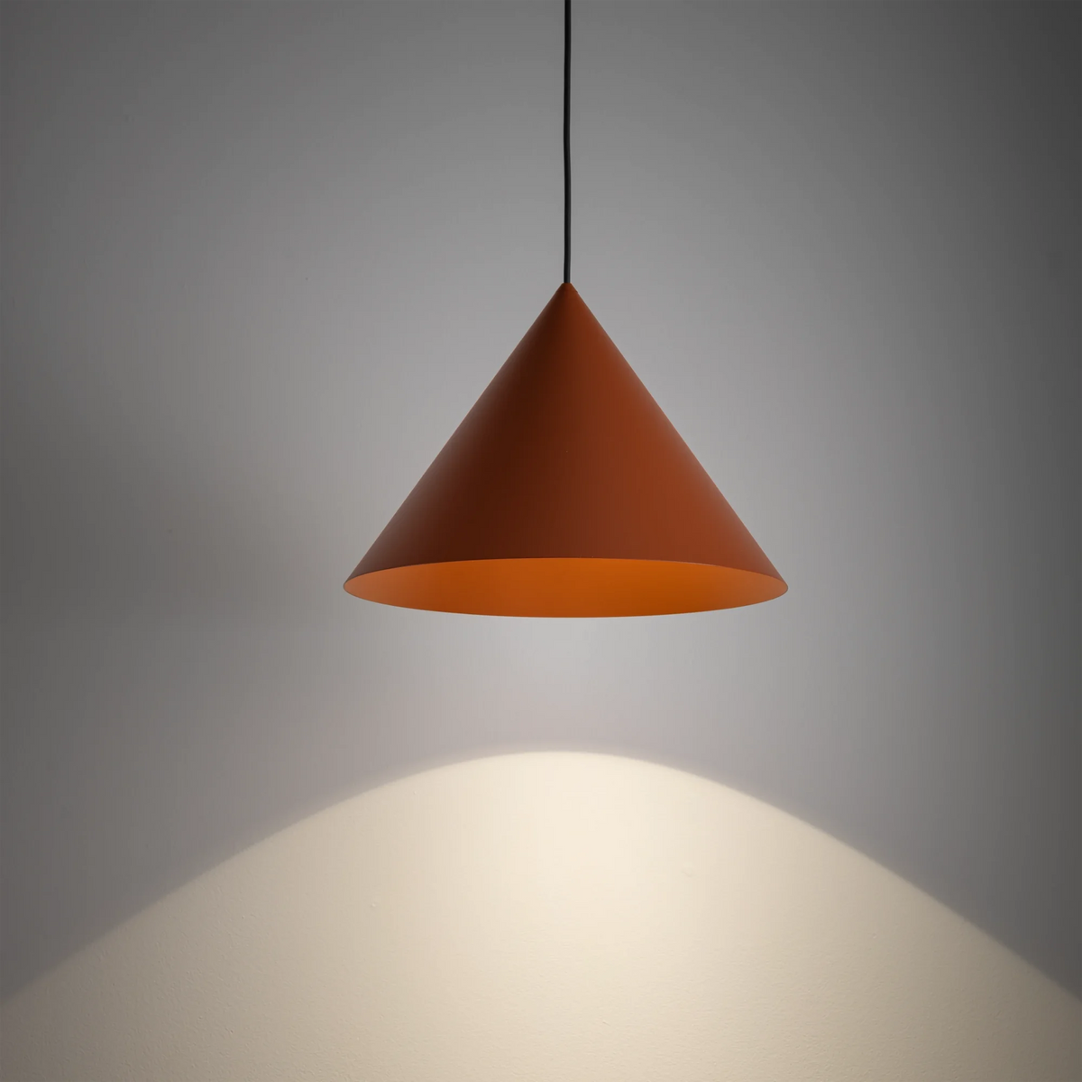 Nowodvorski Klosz / Oprawa CAMELEON ZENITH M - Stal lakierowana - Terracotta 11502 - lampa włączona